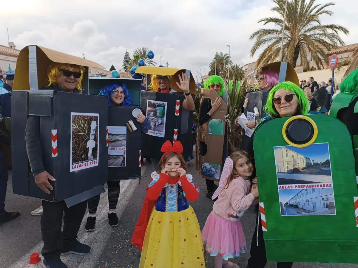 Vecinos de Orihuela Costa celebran el carnaval