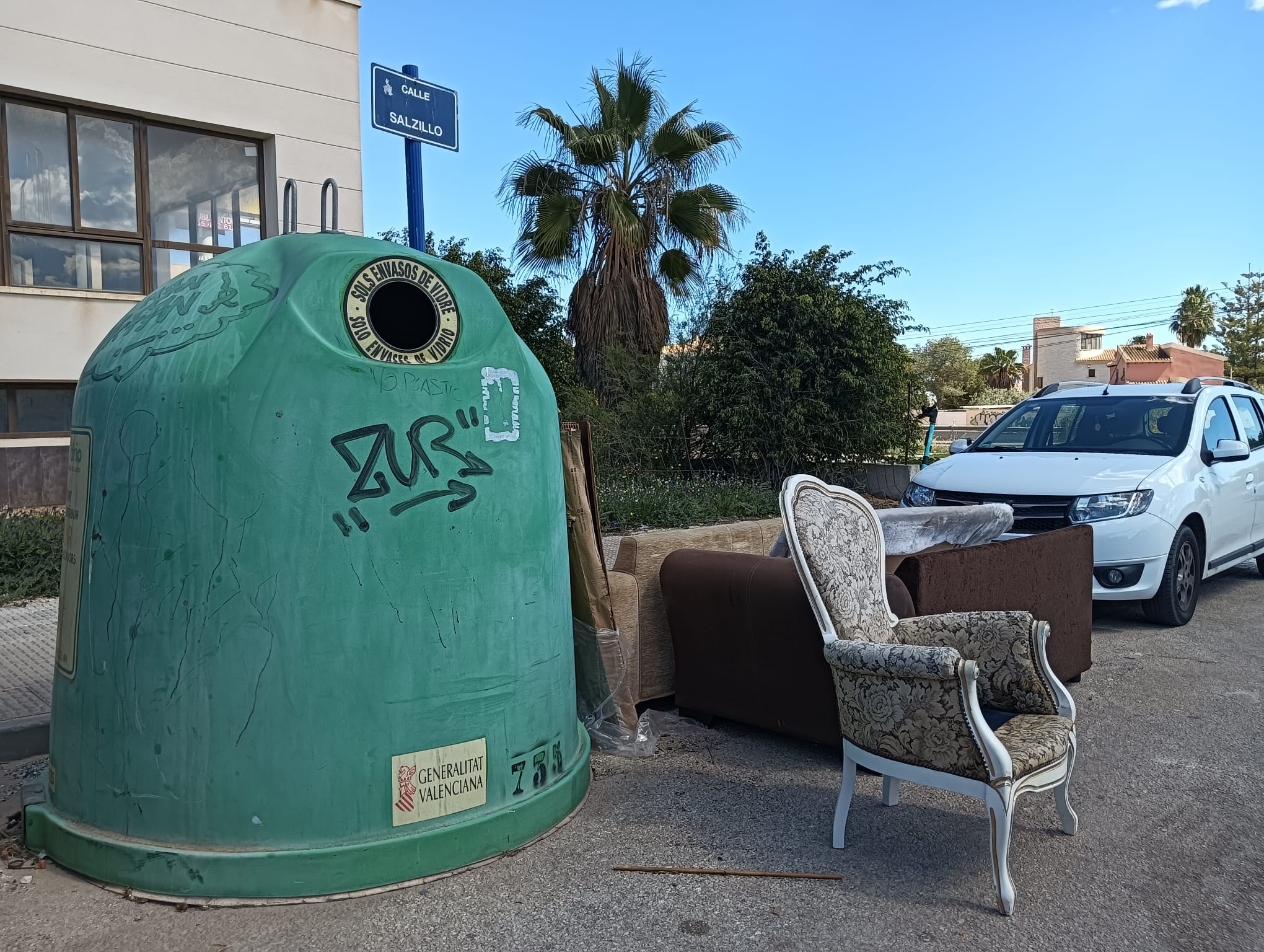 Los vecinos de la Costa de Orihuela guardan un sillón para el alcalde de Orihuela
