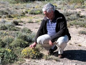 Román señala la planta autoctona