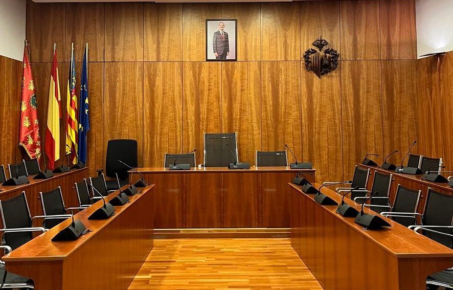 El pleno de la costa sigue vacio