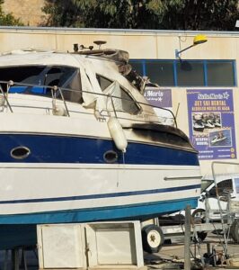 Daños en estribor del barco de recreo